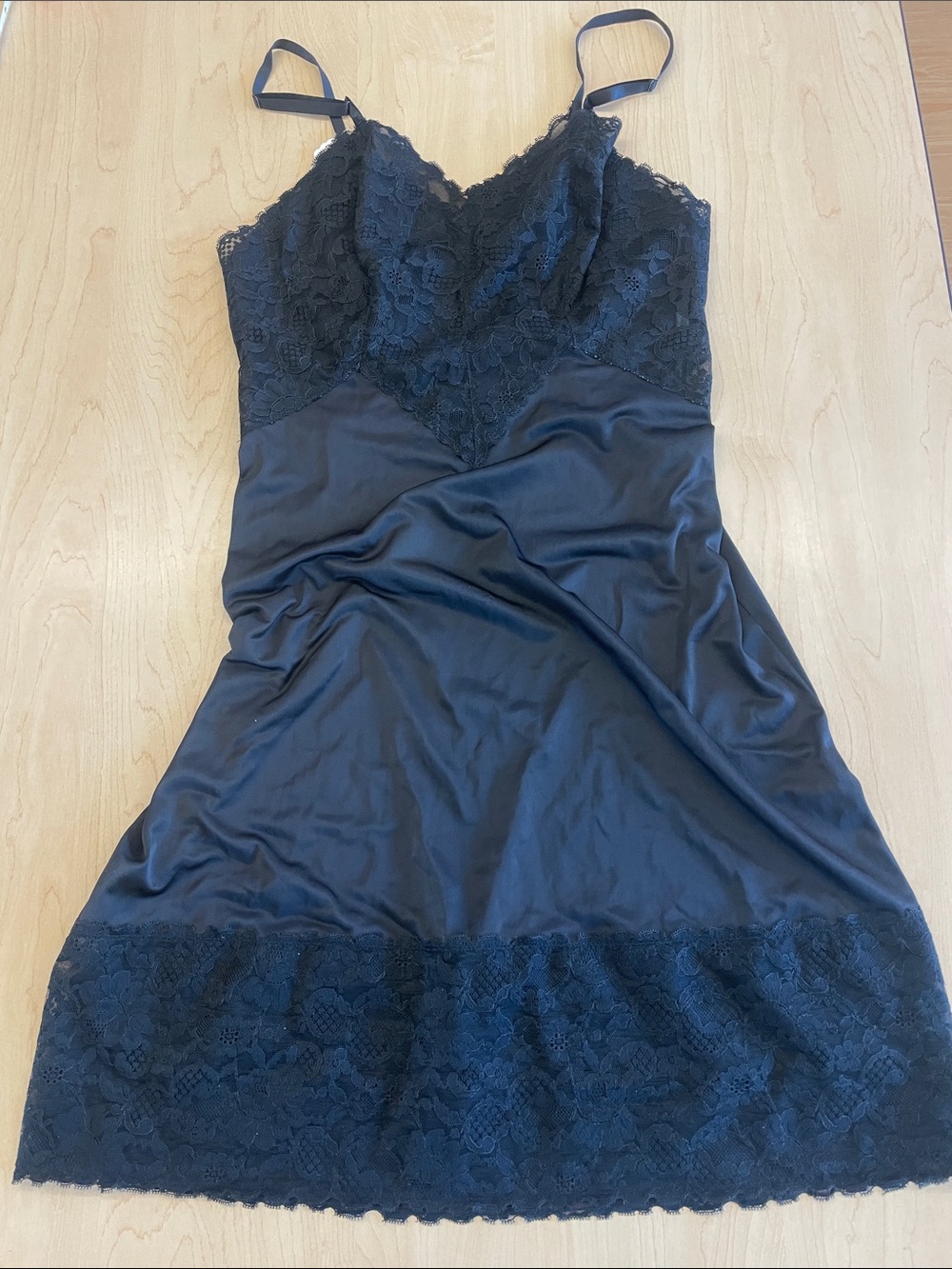 VANITY FAIR Black Lace-Trim Slip Dress 36